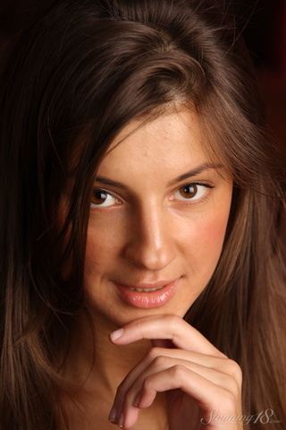 bronceada morena chavala luz