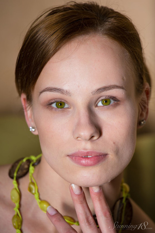 morena verde necklace poses