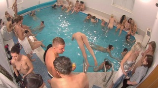 mega-cool swingers fiesta piscina