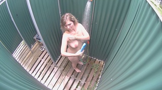 fair-haired housewife desnudas ducha