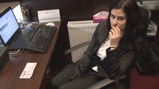 calientes morena receptionist takes
