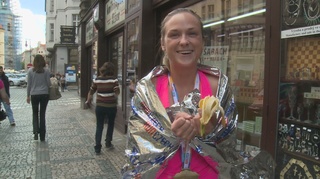 blonde runner ponytail rose