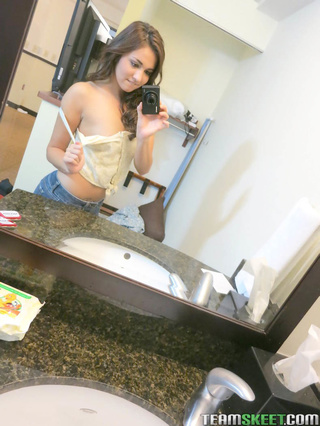 brown-eyed morena temptress blancas