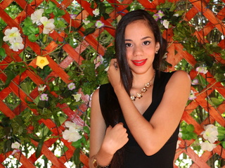 latino jovencita pequeñas pechos
