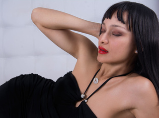 latin girl beautiful tits