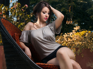 latino jovencita grandes pechos