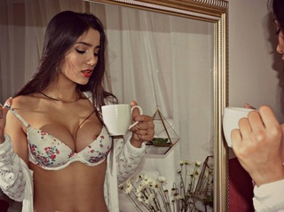 latino jovencita guapas pechos