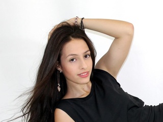latino jovencita grandes pechos