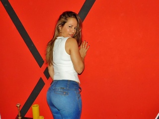 latino milf with grandes