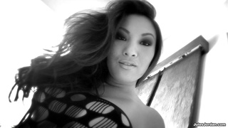hot exotic babe tempted