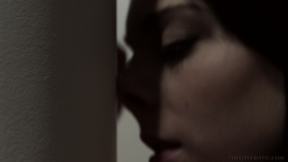 traviesas morena posar sexy