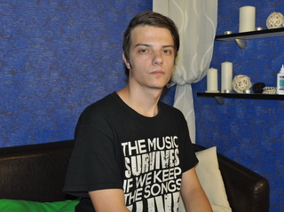 white young man reflexi