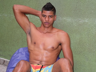 latin man kennylov like