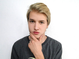 white young man russelwannaplay
