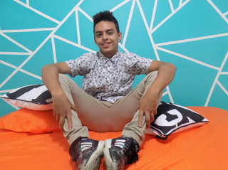 latin young gay robertsdeiv