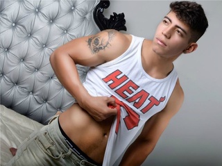 latino jóvenes gay joshlohan