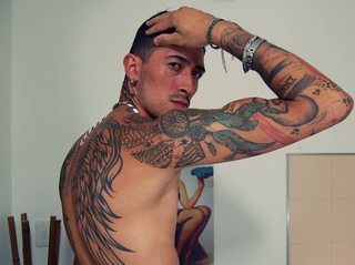 latino jóvenes gay angelvangelyon1