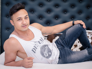 latin young gay giulianoloverr