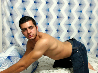 young gay jorgegomez striptease