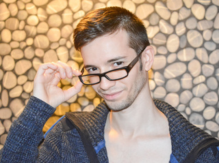 white gay nifloda strap