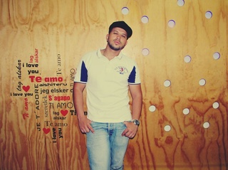 latino gay lukassmith meter los dedos