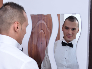 white gay musclemasterrr dancing