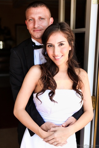 handsome tío proposes novia