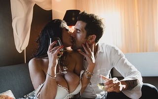 tatuado tío licks calientes