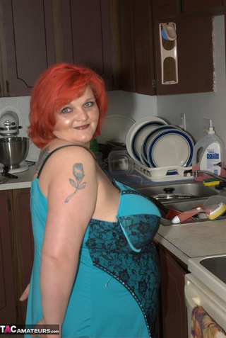 redhead bbw shows large