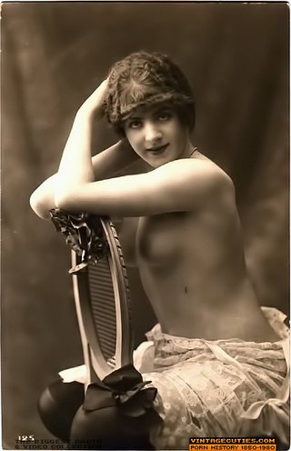 traviesas chicas posar seductively