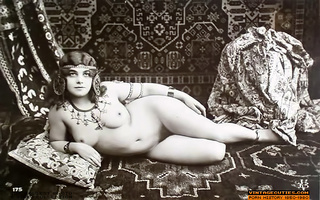 elegant tramps desnudo pose
