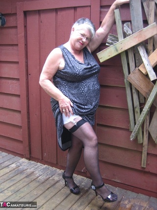 antalizing elderly bajitas haired