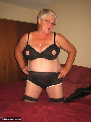 provocando elderly platinum rubias