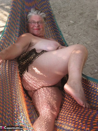 seductora elderly con curvas rubias