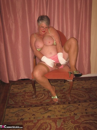 exquisite elderly con curvas rubias
