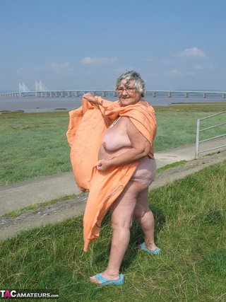 seductor rubias nana wearing