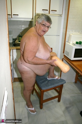 tempting platinum rubias abuela