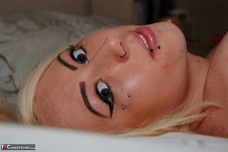 foxy blonde displays luscious