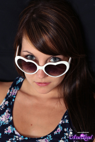 heart-shaped shades brunette fucks