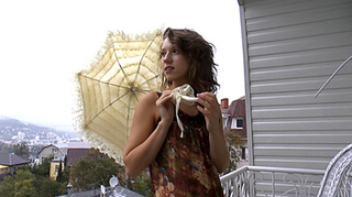 morena jovencita bajitas castaña