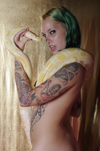 sexy chicks pose big