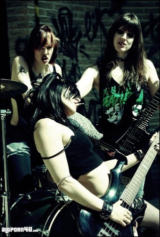 hot band members perform