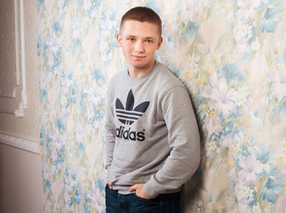white young man koldyreadytoplay