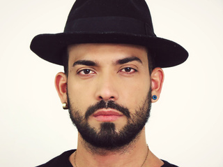 latino gay giomax meter los dedos