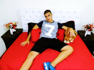 latin young gay mateusbiceps
