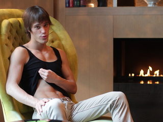 white gay michelslim striptease