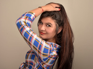 latino jovencita negras cabello