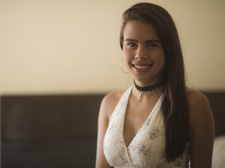 latino jovencita negras cabello