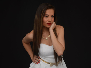 latino jovencita negras cabello