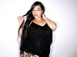 latino jovencita grandes pechos
